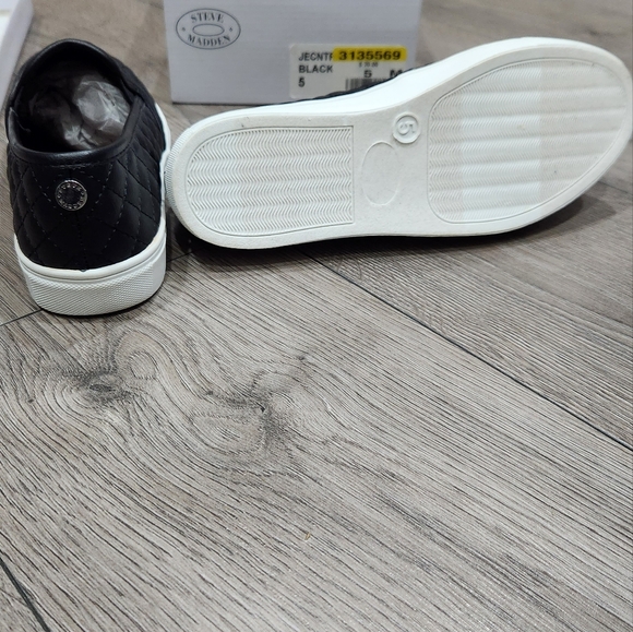 New Steve Madden Shoes - Picture 3 of 5